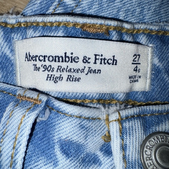 Abercrombie & Fitch Light Wash Blue High-Rise Straight Jeans - Picture 4 of 4